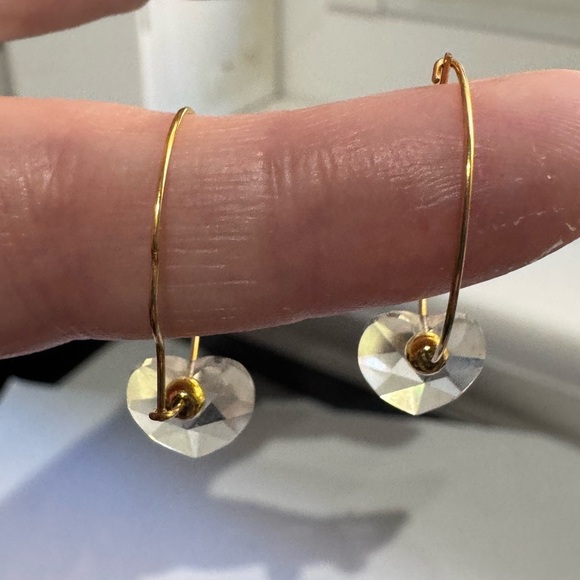 ✨Vintage Beautiful Delicate Gold Hoop Earrings with Heart Crystal and Gold Bead✨ - Picture 10 of 16